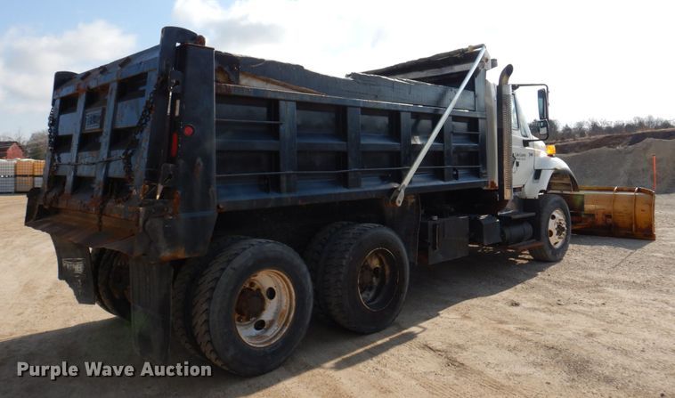 image for item IM9660 2004 International 7600  dump truck