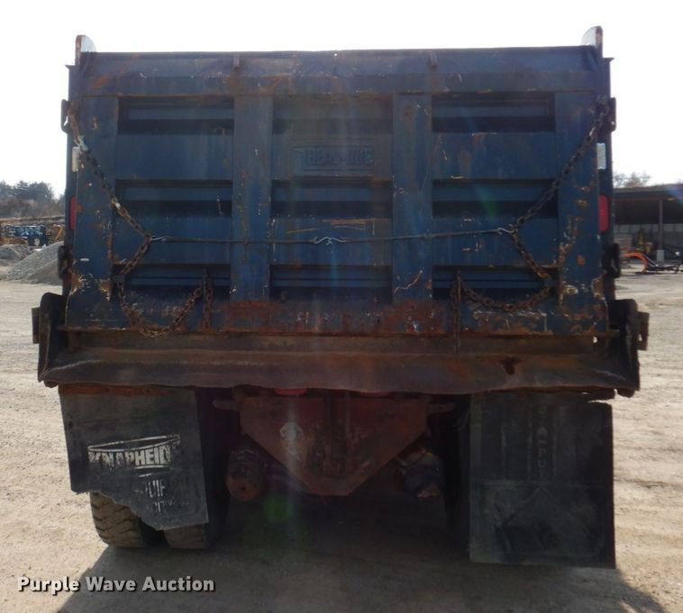 image for item IM9660 2004 International 7600  dump truck