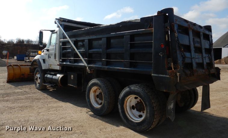 image for item IM9660 2004 International 7600  dump truck