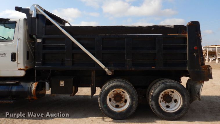 image for item IM9660 2004 International 7600  dump truck