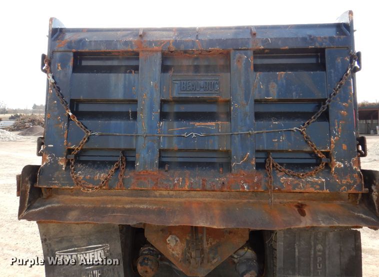 image for item IM9660 2004 International 7600  dump truck
