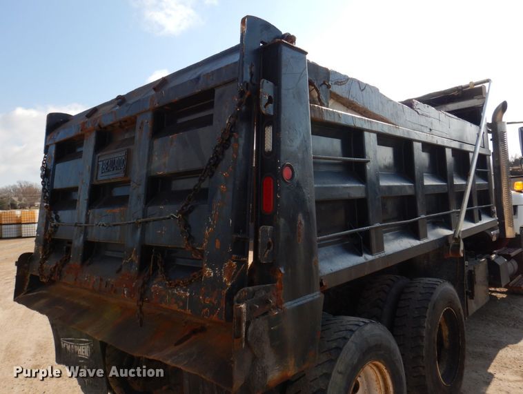 image for item IM9660 2004 International 7600  dump truck