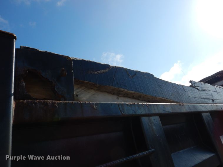 image for item IM9660 2004 International 7600  dump truck