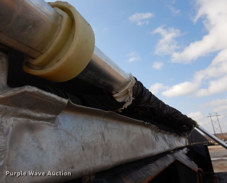 image for item IM9660 2004 International 7600  dump truck