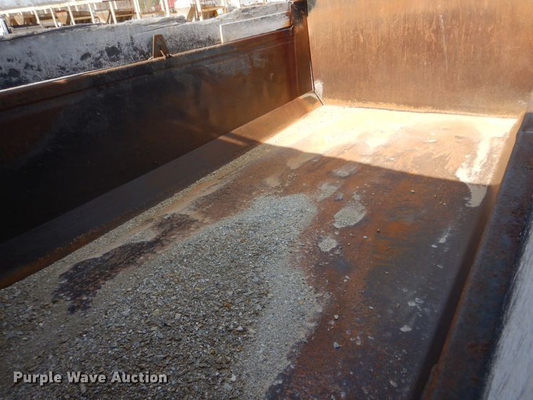 image for item IM9660 2004 International 7600  dump truck