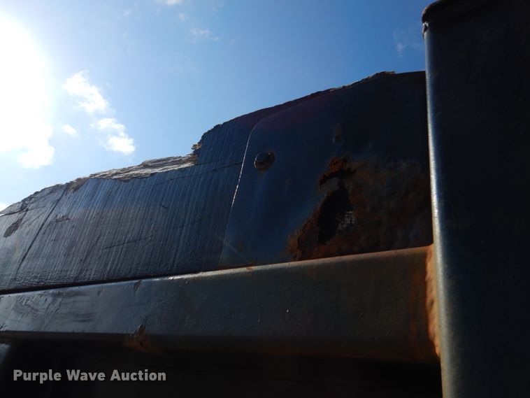 image for item IM9660 2004 International 7600  dump truck