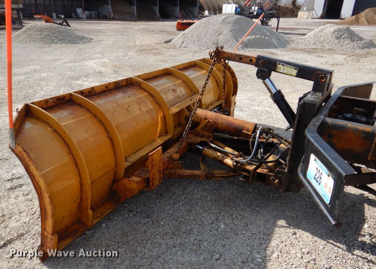 image for item IM9660 2004 International 7600  dump truck