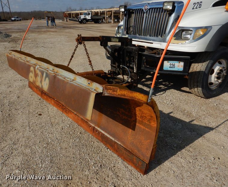 image for item IM9660 2004 International 7600  dump truck
