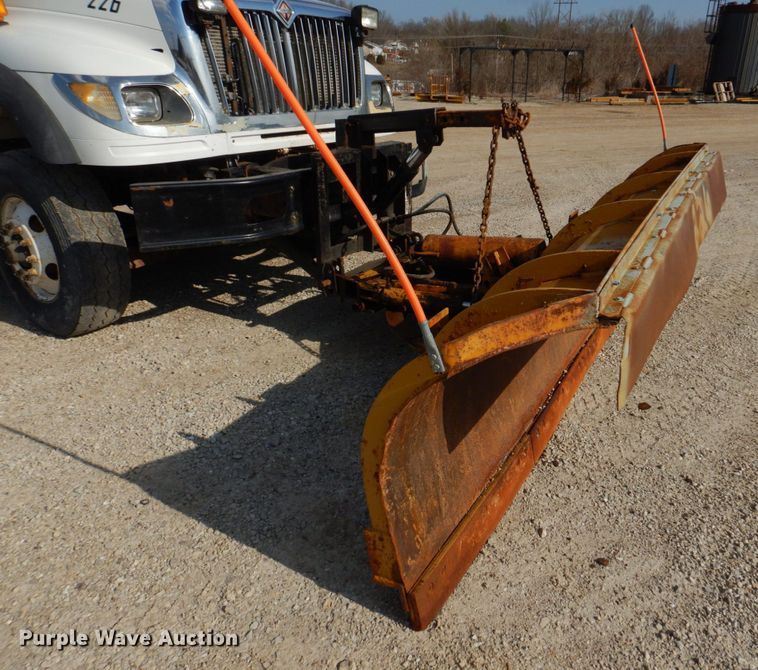 image for item IM9660 2004 International 7600  dump truck