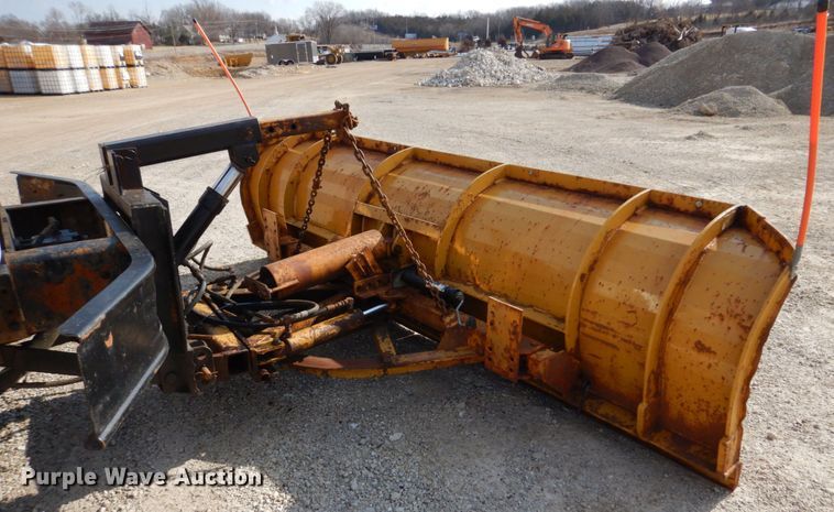 image for item IM9660 2004 International 7600  dump truck