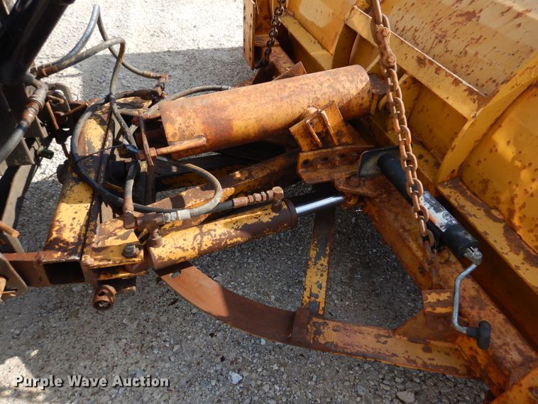 image for item IM9660 2004 International 7600  dump truck