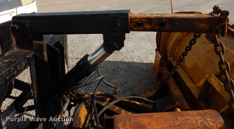 image for item IM9660 2004 International 7600  dump truck