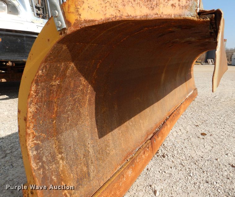 image for item IM9660 2004 International 7600  dump truck