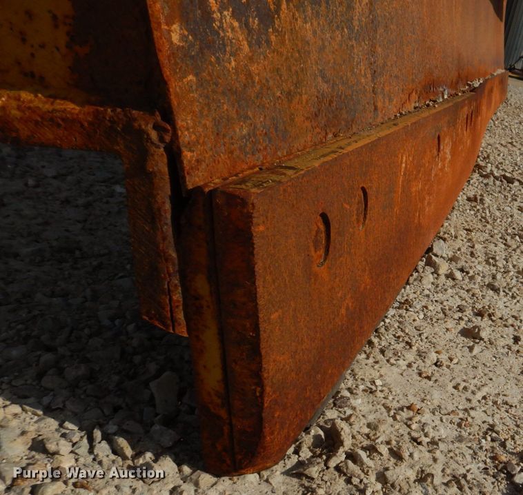 image for item IM9660 2004 International 7600  dump truck