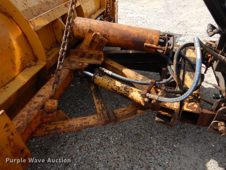 image for item IM9660 2004 International 7600  dump truck