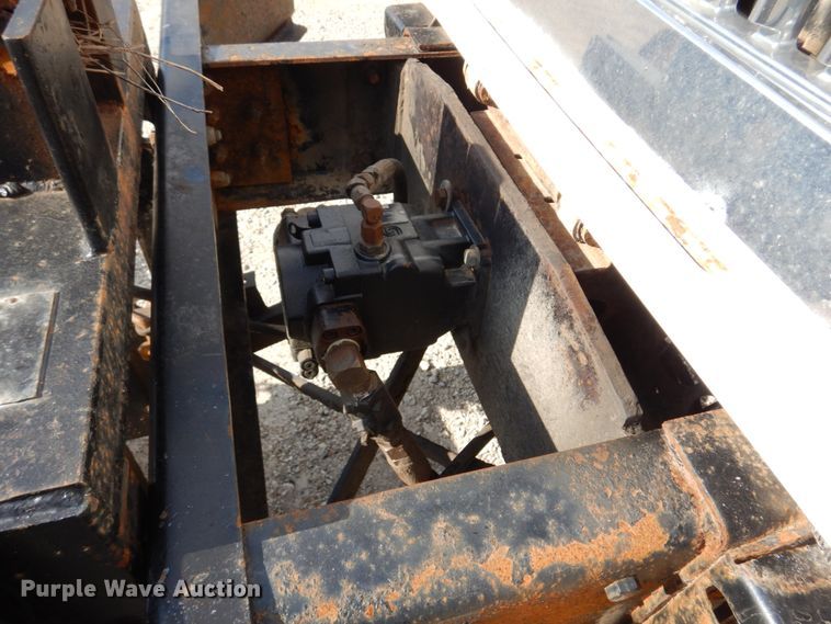 image for item IM9660 2004 International 7600  dump truck