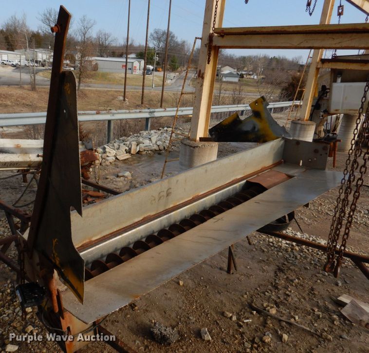 image for item IM9660 2004 International 7600  dump truck