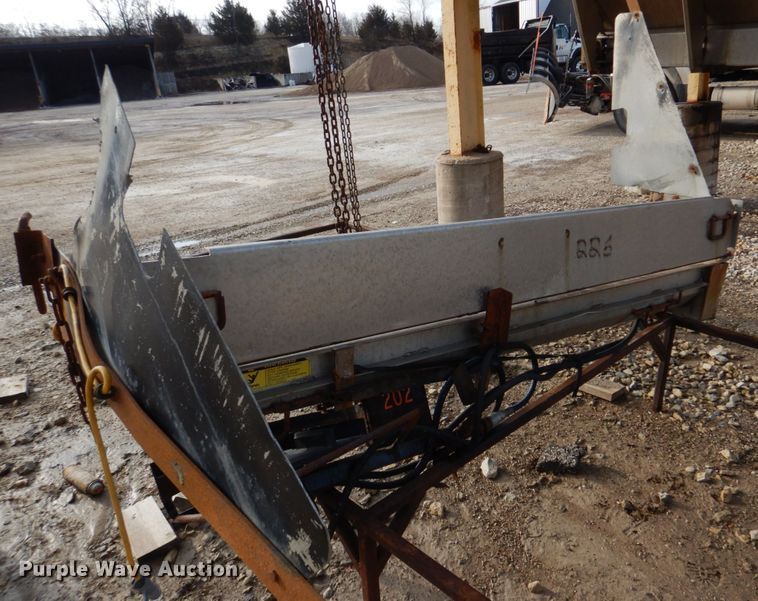 image for item IM9660 2004 International 7600  dump truck