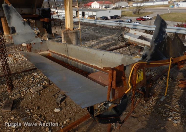 image for item IM9660 2004 International 7600  dump truck