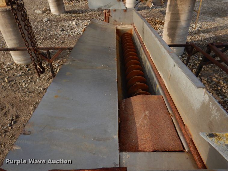 image for item IM9660 2004 International 7600  dump truck