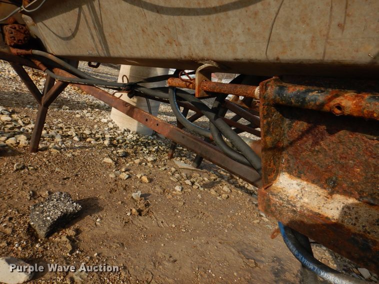 image for item IM9660 2004 International 7600  dump truck