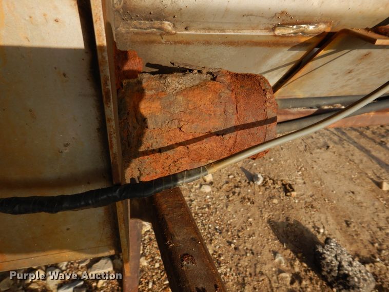 image for item IM9660 2004 International 7600  dump truck