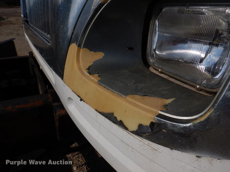 image for item IM9660 2004 International 7600  dump truck