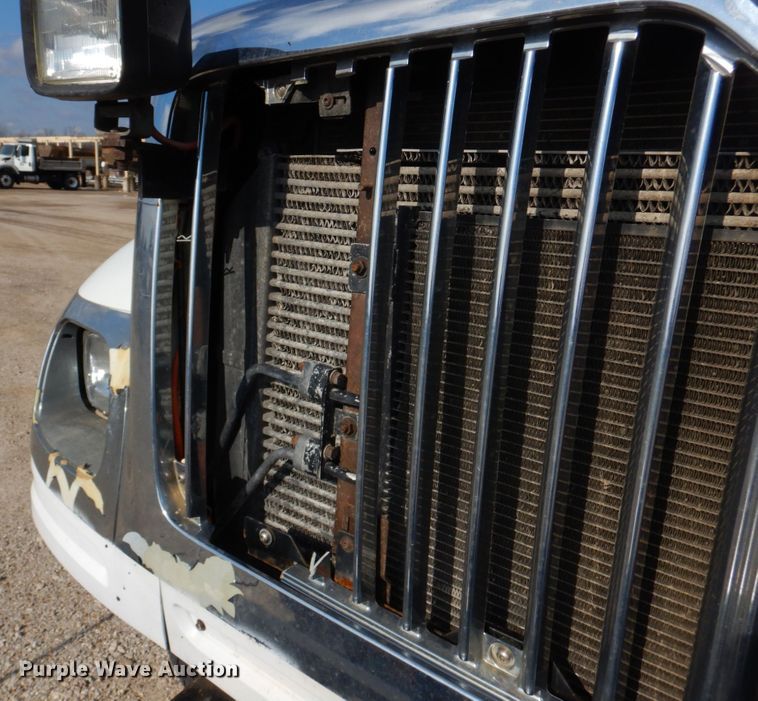 image for item IM9660 2004 International 7600  dump truck