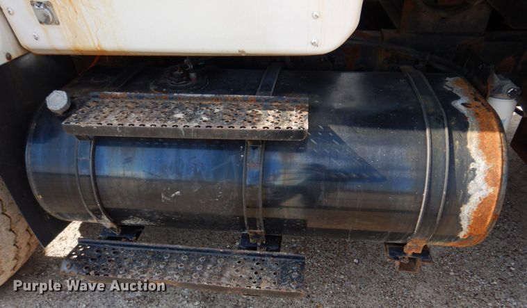 image for item IM9660 2004 International 7600  dump truck