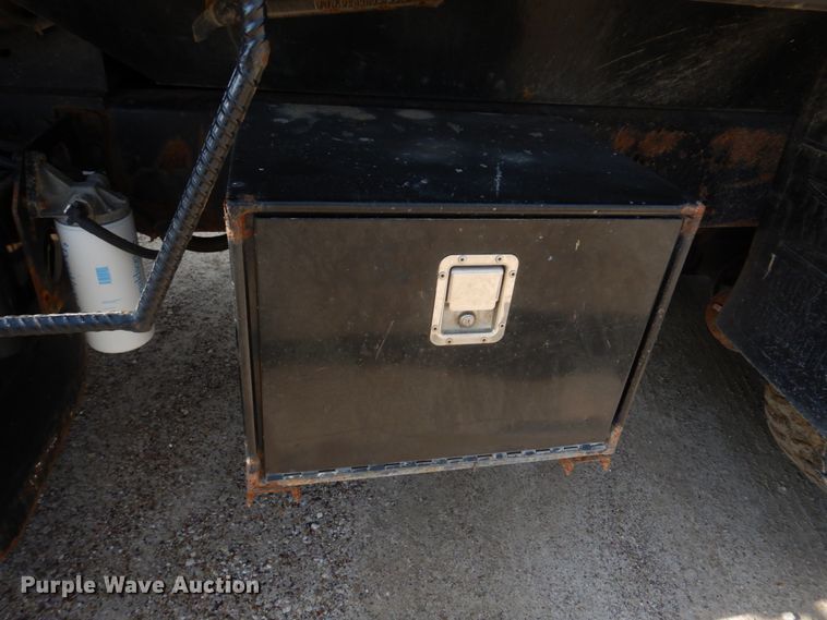 image for item IM9660 2004 International 7600  dump truck