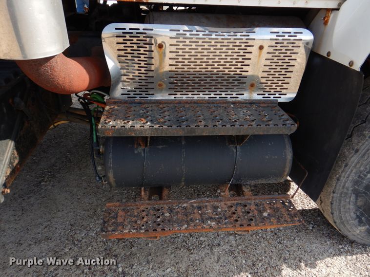 image for item IM9660 2004 International 7600  dump truck