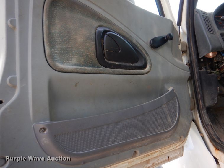 image for item IM9660 2004 International 7600  dump truck