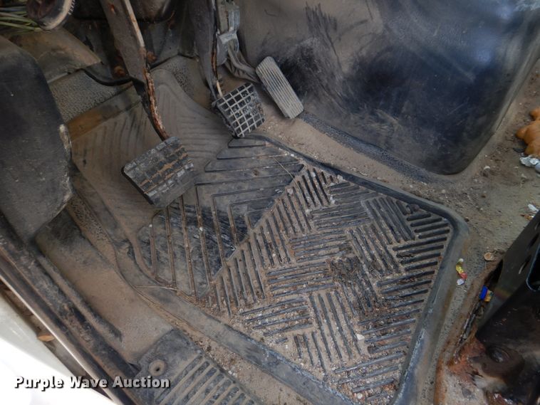 image for item IM9660 2004 International 7600  dump truck