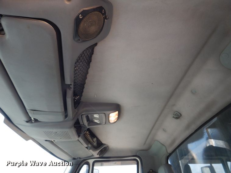 image for item IM9660 2004 International 7600  dump truck