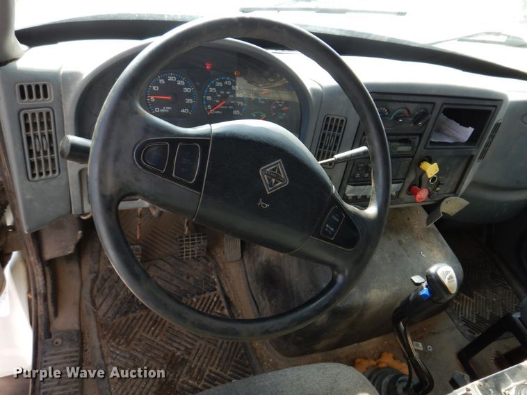 image for item IM9660 2004 International 7600  dump truck