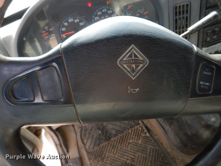 image for item IM9660 2004 International 7600  dump truck