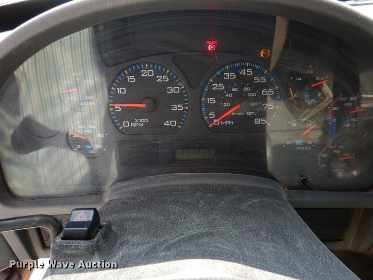 image for item IM9660 2004 International 7600  dump truck