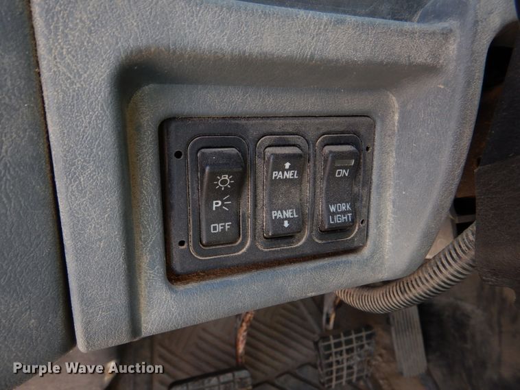 image for item IM9660 2004 International 7600  dump truck