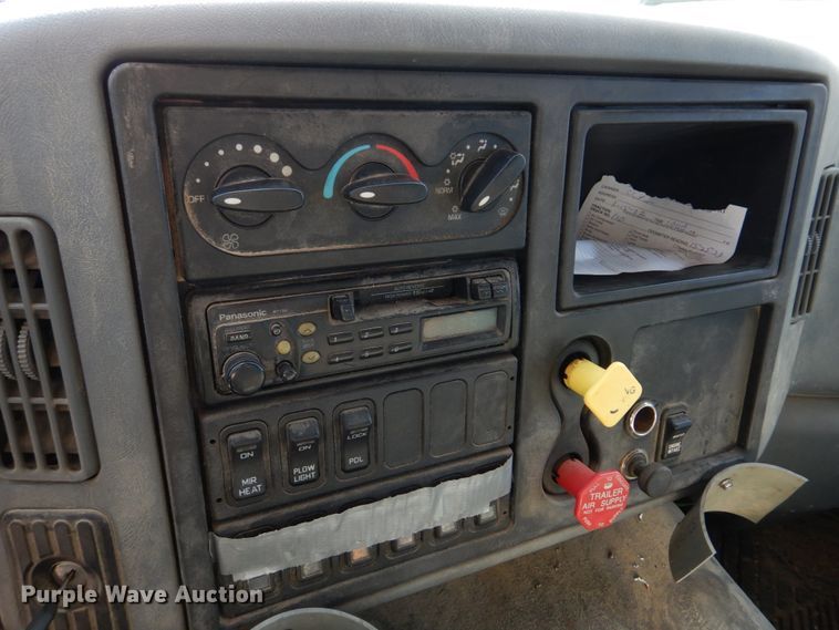 image for item IM9660 2004 International 7600  dump truck