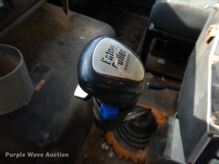 image for item IM9660 2004 International 7600  dump truck