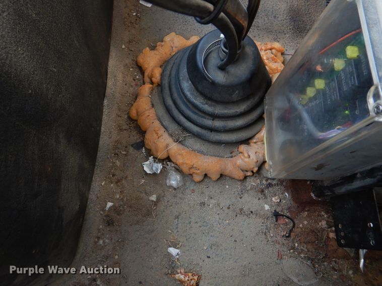 image for item IM9660 2004 International 7600  dump truck