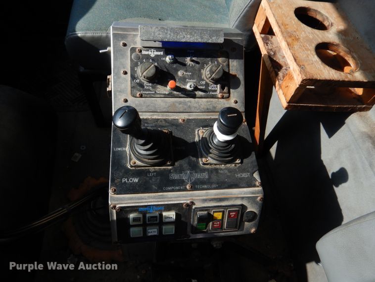 image for item IM9660 2004 International 7600  dump truck