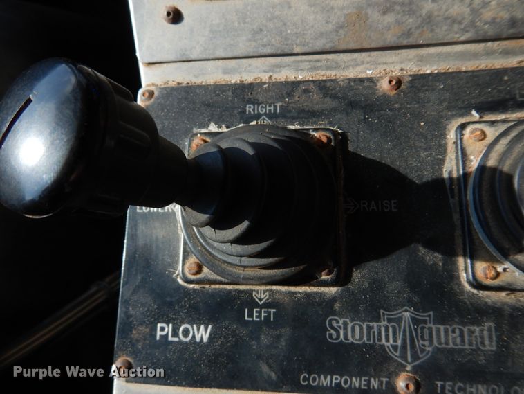 image for item IM9660 2004 International 7600  dump truck