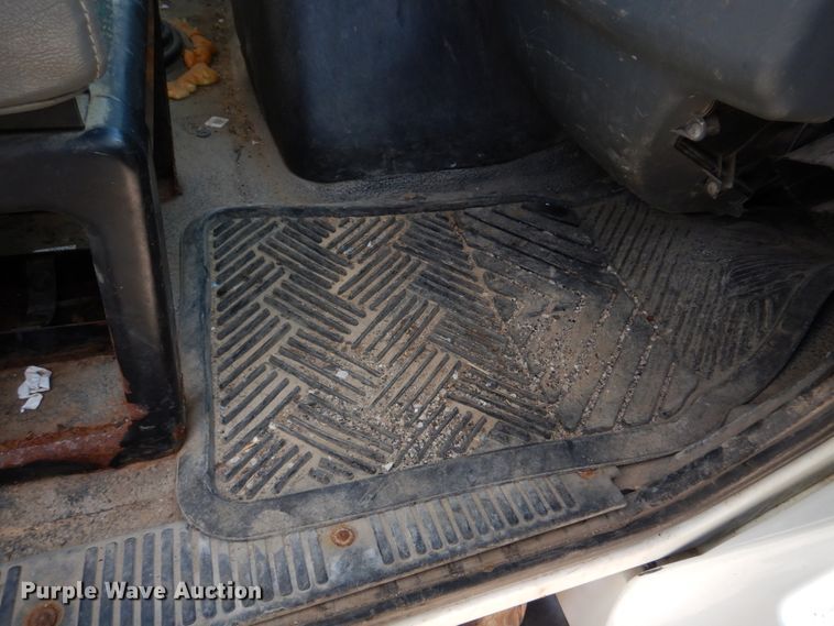 image for item IM9660 2004 International 7600  dump truck