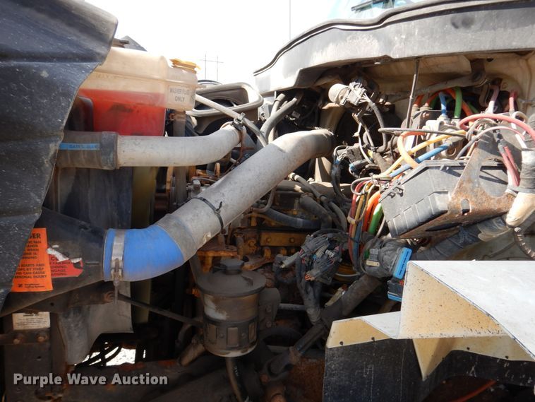 image for item IM9660 2004 International 7600  dump truck