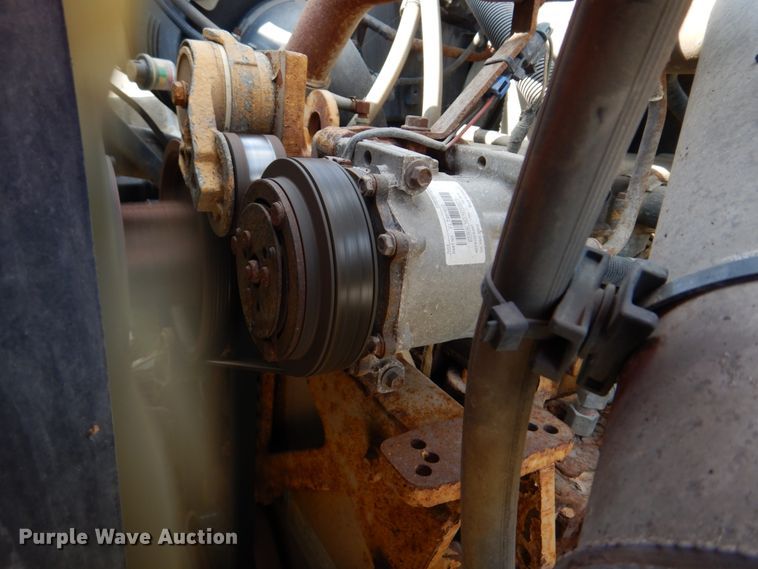 image for item IM9660 2004 International 7600  dump truck