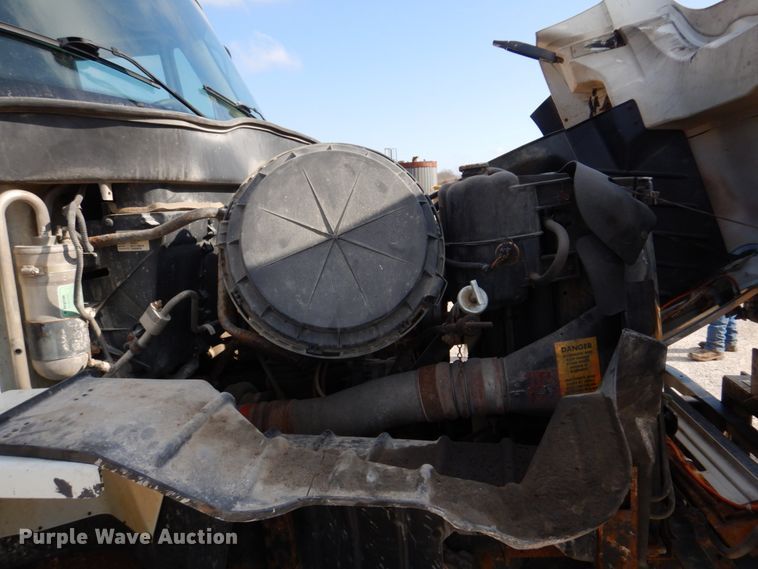 image for item IM9660 2004 International 7600  dump truck