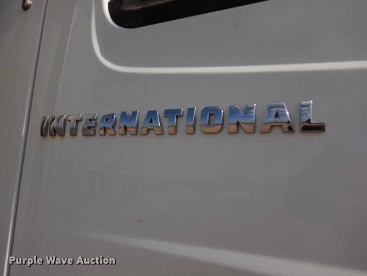 image for item IM9660 2004 International 7600  dump truck