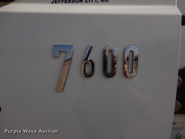 image for item IM9660 2004 International 7600  dump truck