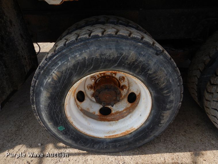 image for item IM9660 2004 International 7600  dump truck